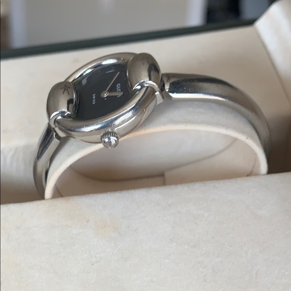 Stainless Steel Gucci watch in box. Vintage. - Picture 2 of 5